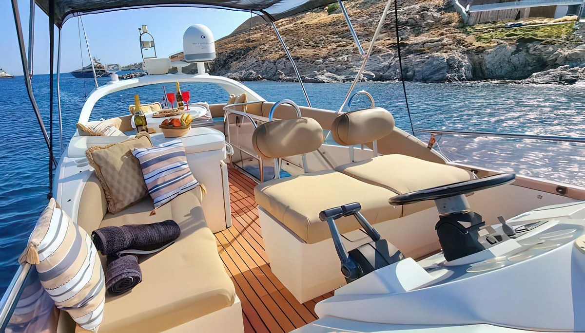 Аренда яхты Fairline Phantom 43 на Миконосе